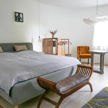 Bronz25 A Velencei-tonal Gárdony