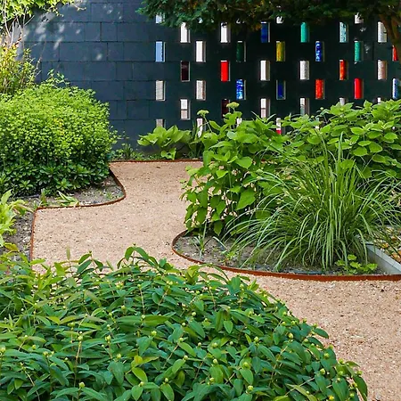 Bronz25 A Velencei-tónál Villa Gárdony