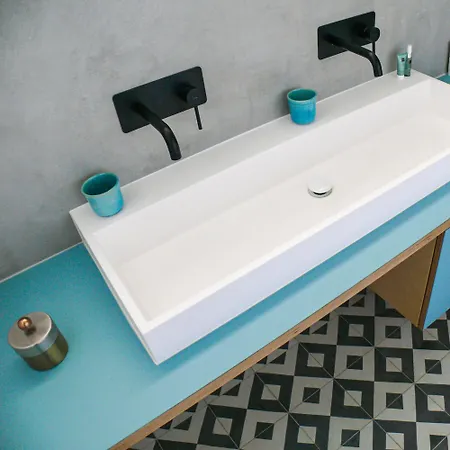 Bronz25 A Velencei-tónál Villa Gárdony